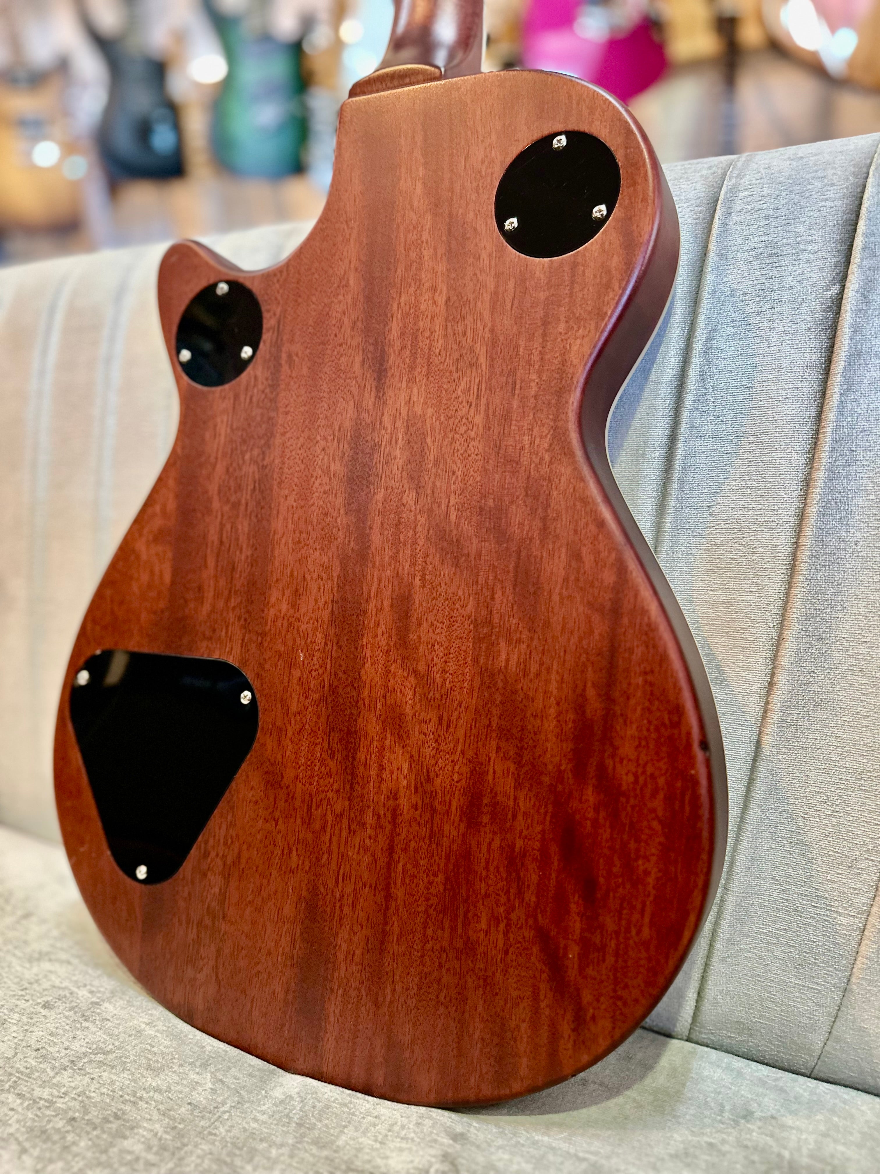 Gretsch | Leadbetter Rabid Dog Relic | G5220 | Relic Cola | Lollar/Duncan Gretsch | Leadbetter Rabid Dog Relic | G5220 | Relic Cola | Lollar/Duncan